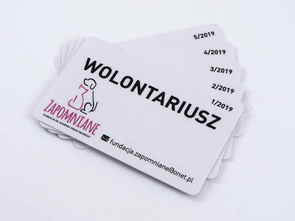 Identyfikatory plastikowe z personalizacją